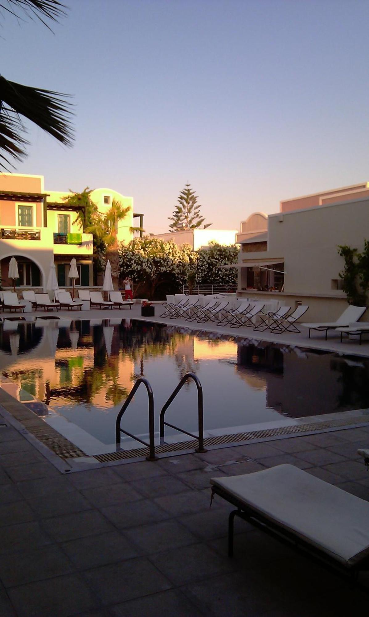 Rose Bay Hotel Камари Экстерьер фото